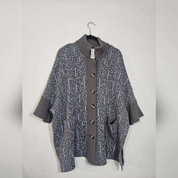 Gray and Blue Patterned Button-Up Cardigan - Picture 3 of 10